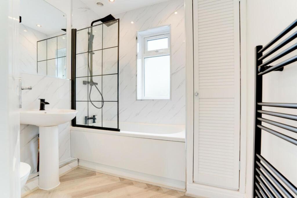 Lymer House - Stylish 3 Bedroom House In Wolverhampton Cameră foto
